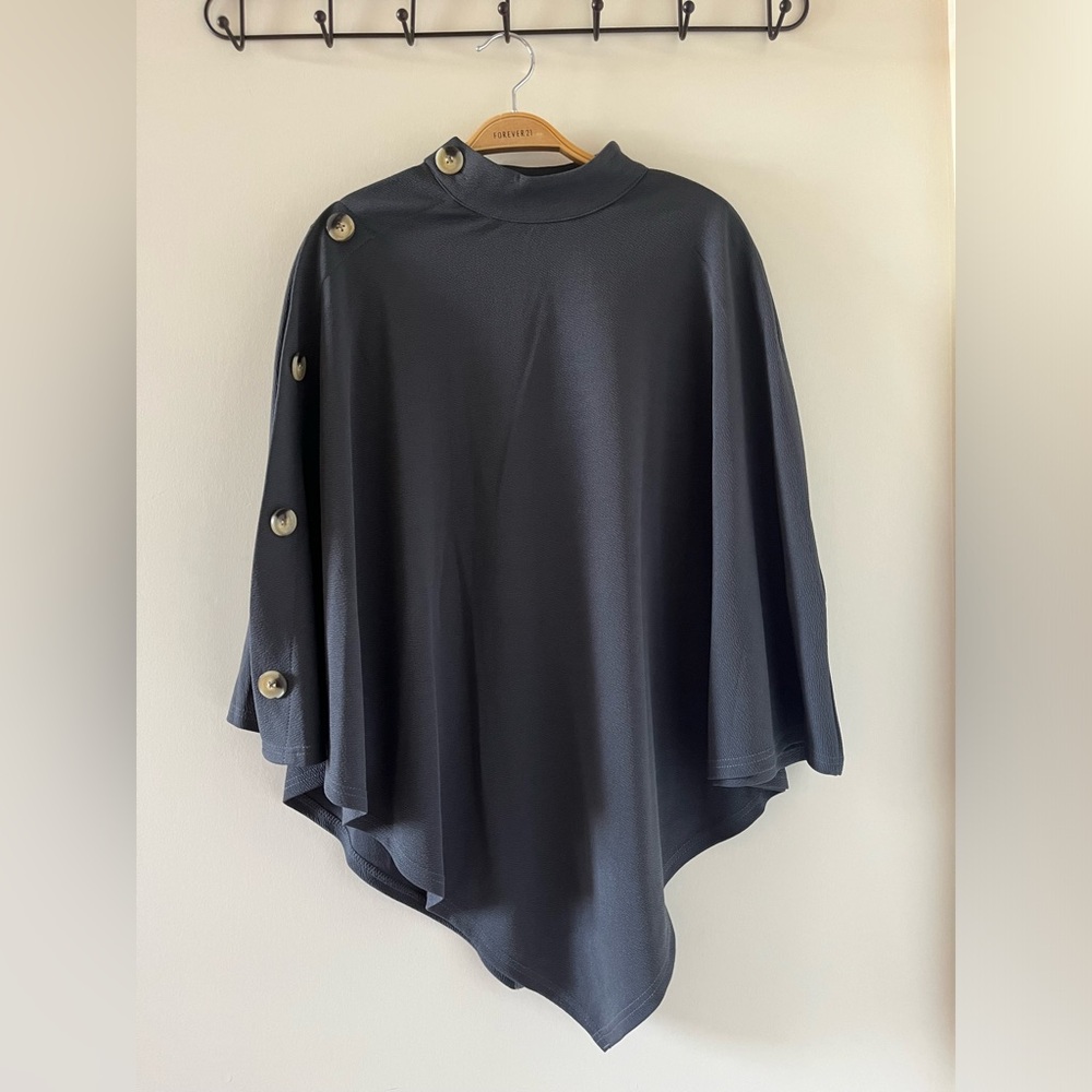Grey cape/poncho 🩶